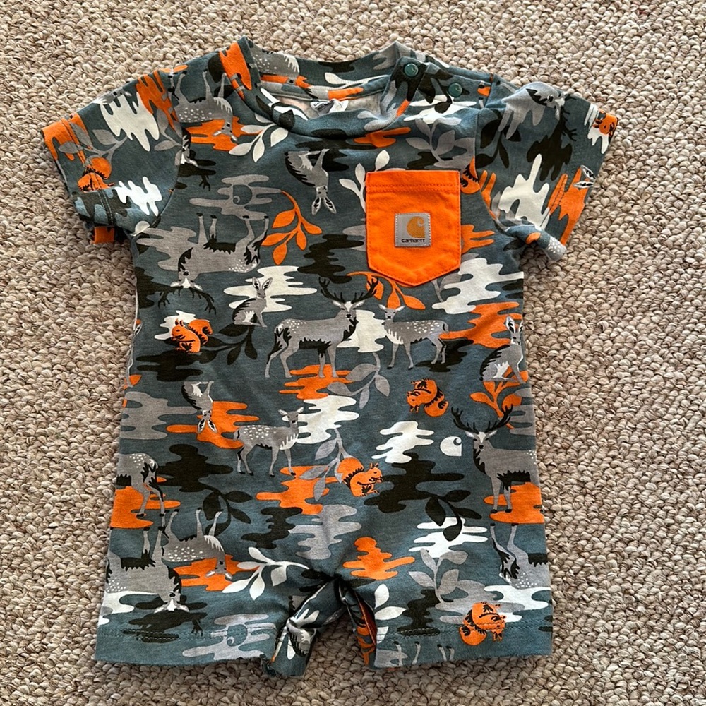 Carhartt camouflage, onesie outfit